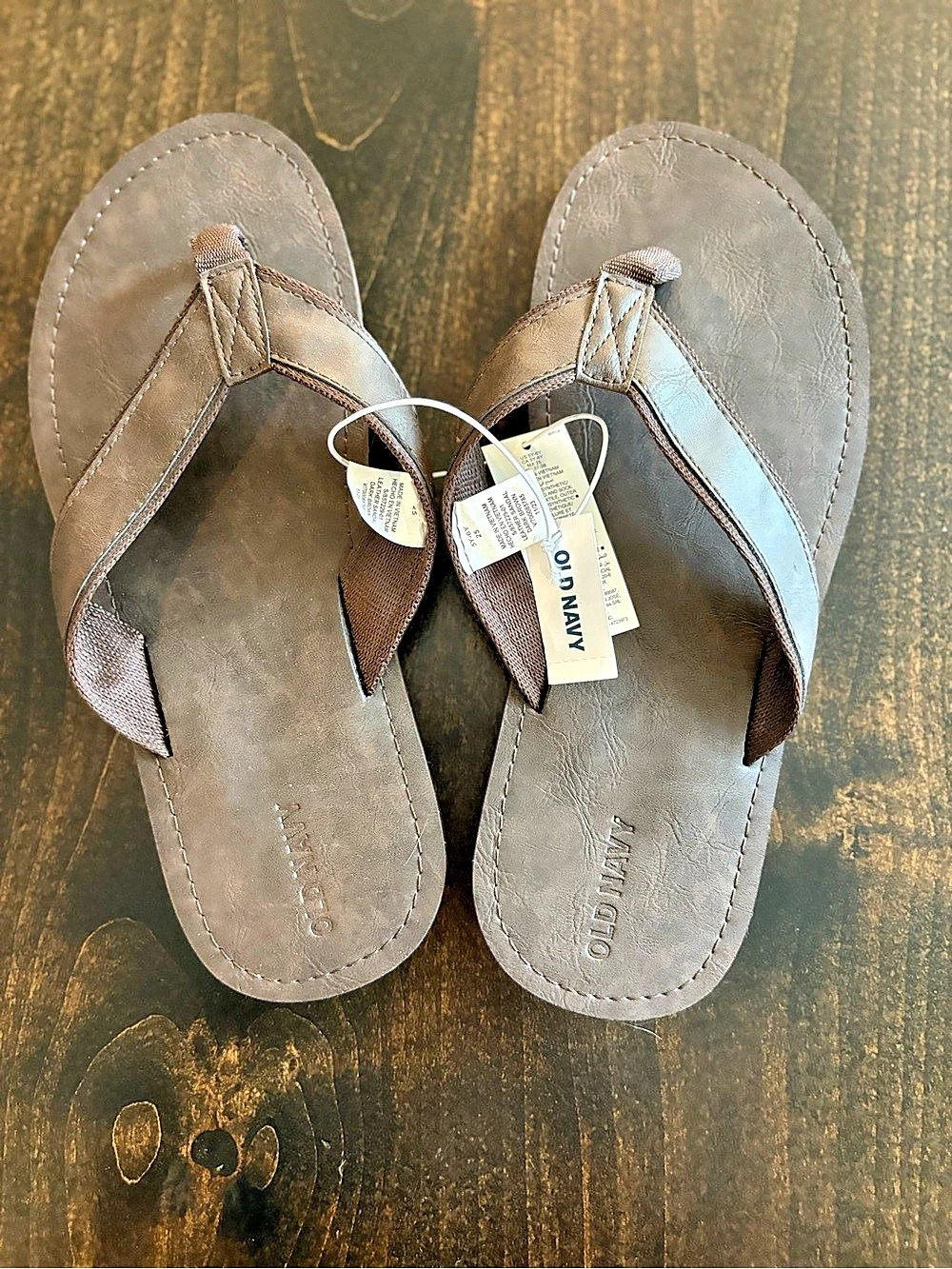 Old Navy Brown boys flip flops Size 5Y-6Y, NWT